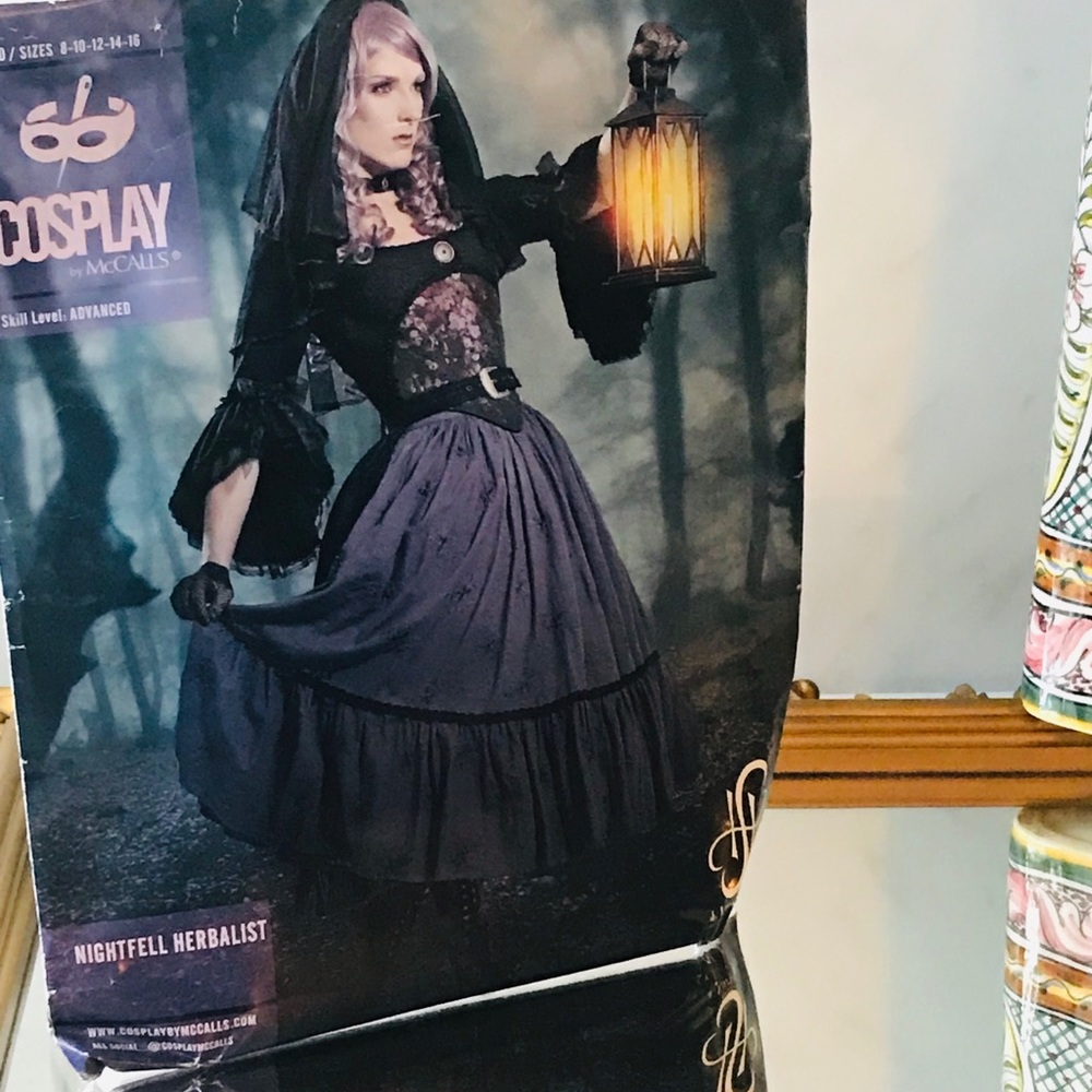 Cosplay by McCall’s, Nightfell Herbalist pattern